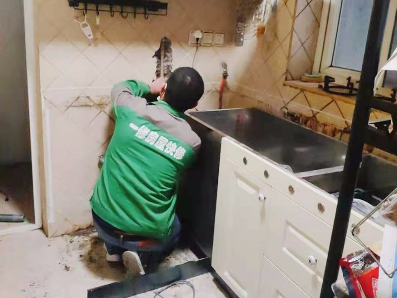  厨房漏水维修技巧分享，如何预防厨房漏水？